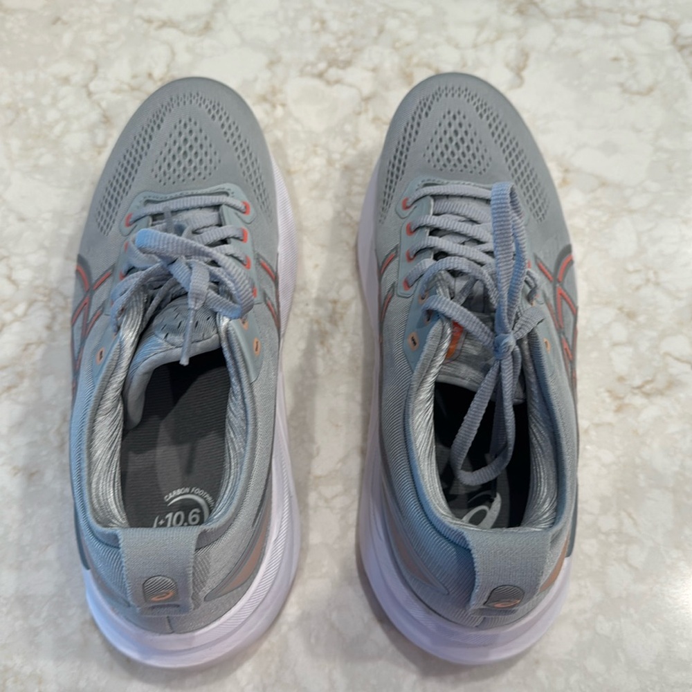 Women’s Asics Gel Kayano 31. 8.5 Wide Worn Once.